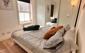 Modern Flat Next To Liverpool Street Station